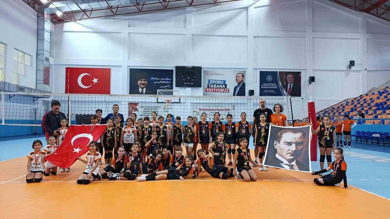 Köyceğizli Minikler Dalaman'da Voleybol Şampiyonu