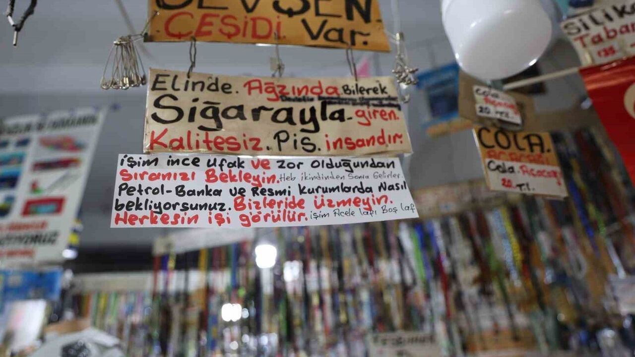 Kozan’da 44 Yıllık Esnafın Dükkan Duvarlarında Hayat Dersleri