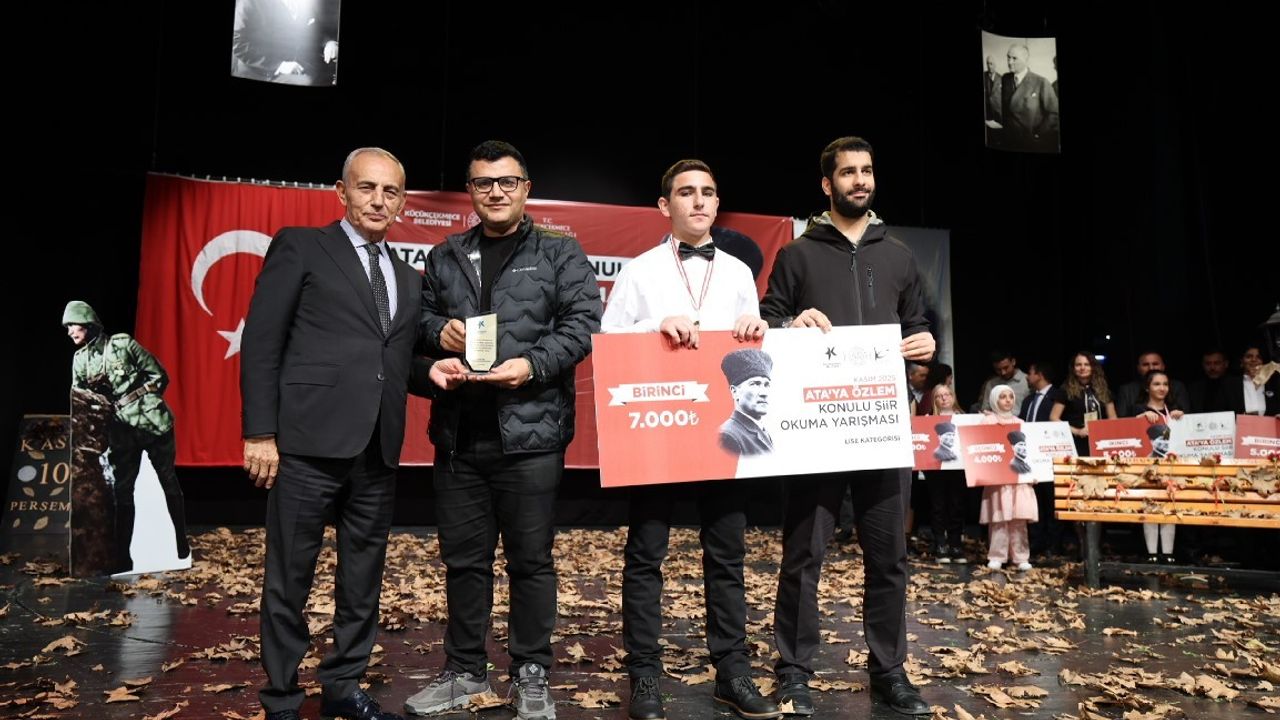 Küçükçekmece'de 'Ata’ya Özlem' Şiir Okuma Yarışmasının Ödül Töreni