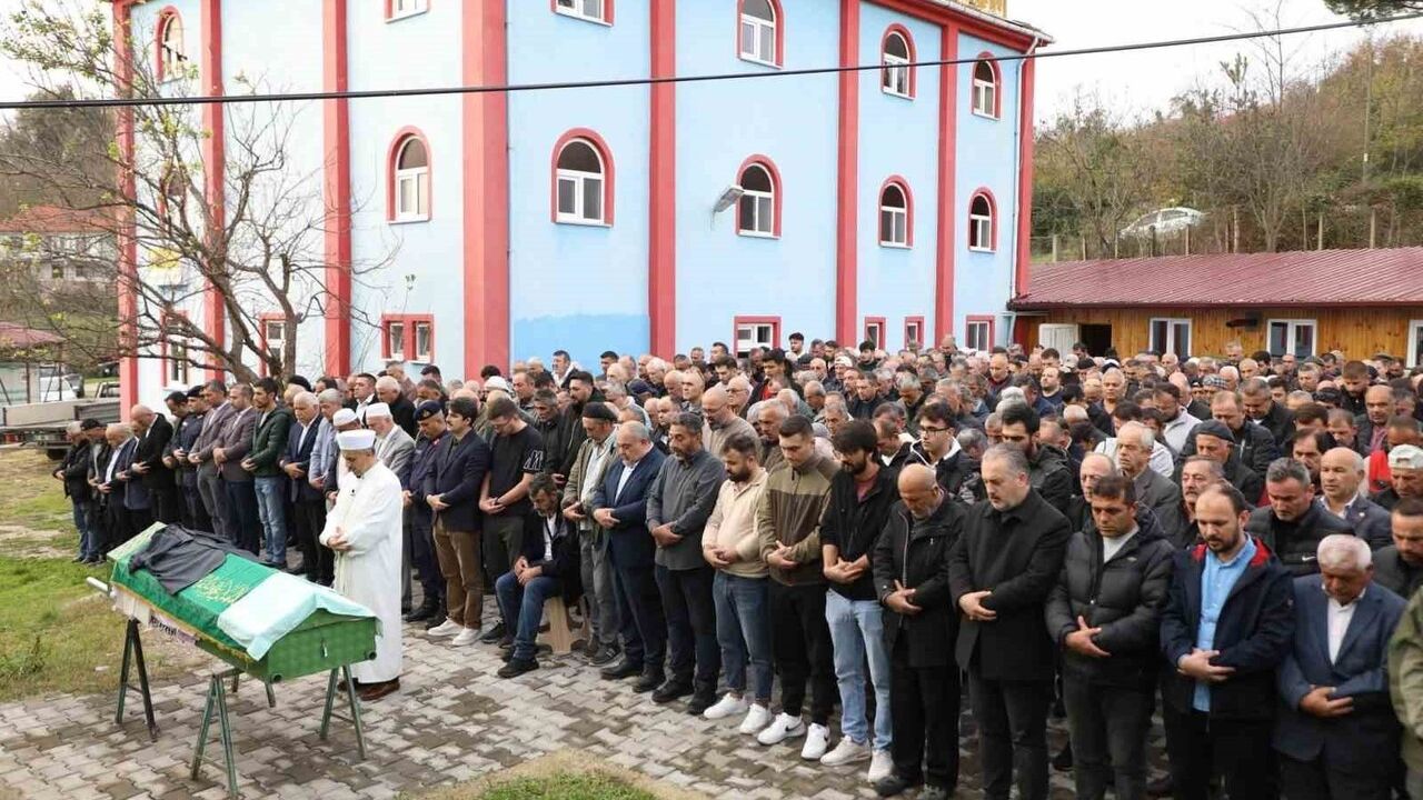 Küçükkızılkum Muhtarı Recep Denizer dualarla uğurlandı