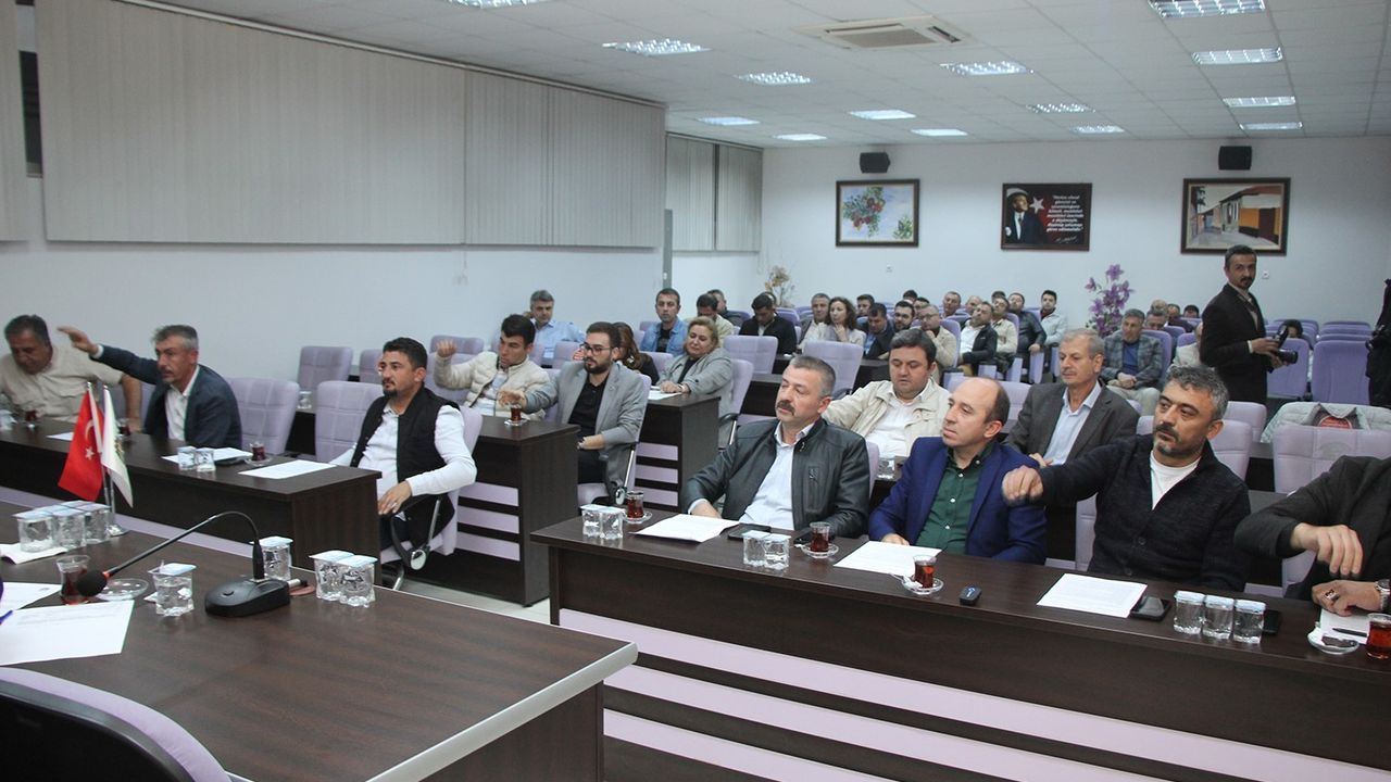 Kula Belediyesi'nde 'kesin tahliye' teklifi reddedildi