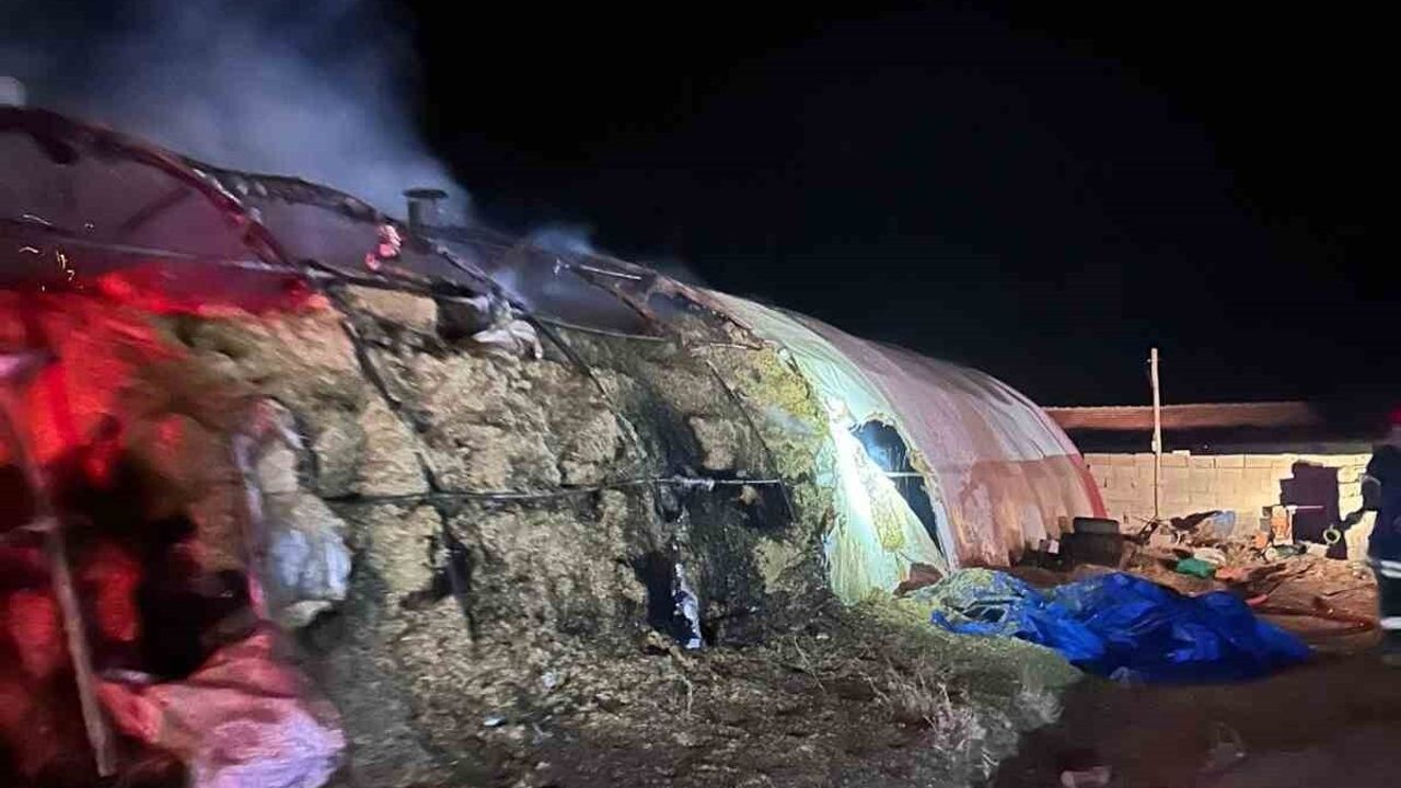 Kulu'da Bahçede Muhafaza Edilen 22 Ton Saman Balyası Yandı