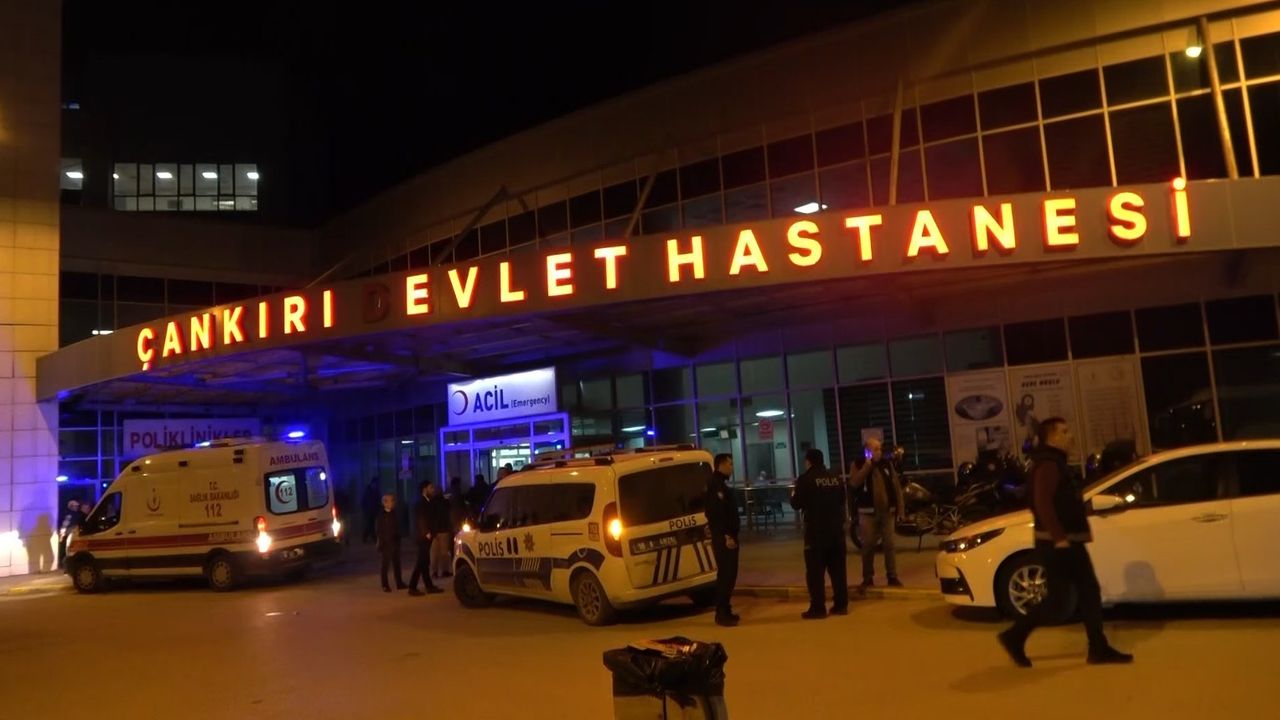 Kurşunlu'da otomobil belediye kamyonuna çarptı: 1'i bebek, 3 yaralı