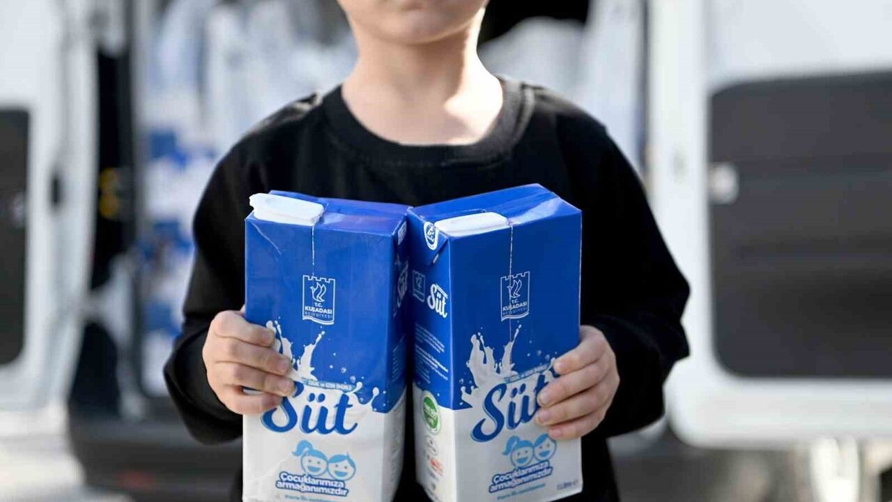 Kuşadası'nda Düzenli Süt Dağıtımıyla Çocukların Gelişimine Destek