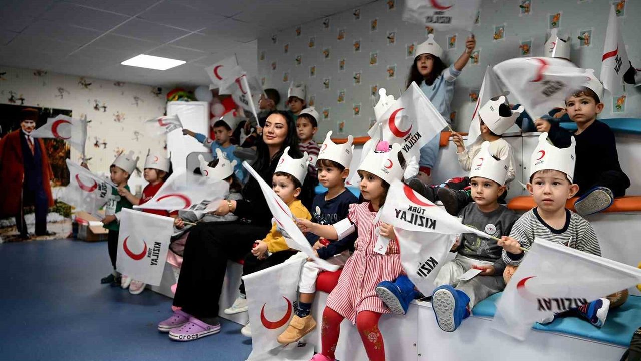 Kuşadası'nda miniklere Kızılay bilinci aşılandı