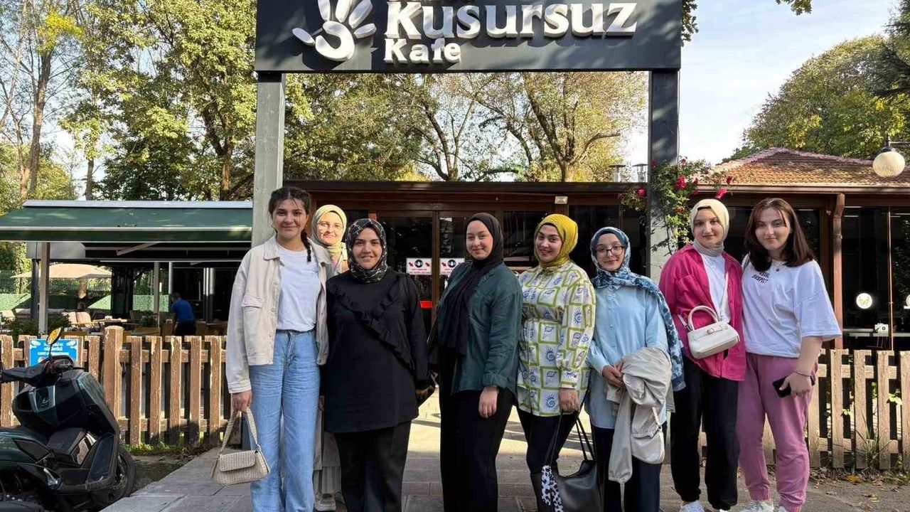 Kusursuz Kafe'de Uno Eğlencesi