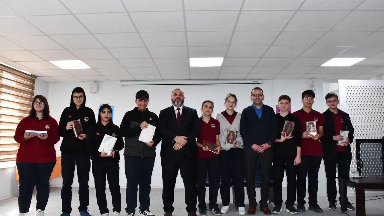 Kütahya Abdülhamid Han Anadolu Lisesi'nde 'Hz. Peygamber ve Şahsiyet İnşası' konferansı