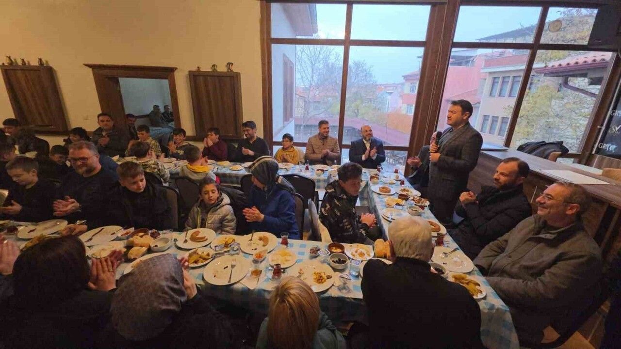 Kütahya’da 'Gençler Camide, Alınlar Secdede' buluşması yoğun ilgiyle gerçekleşti