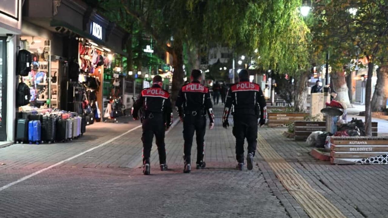 Kütahya'da iki haftalık asayiş denetimlerinde 50 aranan kişi yakalandı