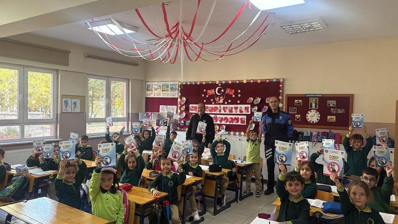 Kütahya'da miniklere suçtan korunma eğitimi — ÇOGEP-2025 "Dumlupınar’da Parlayan Yıldızlar"