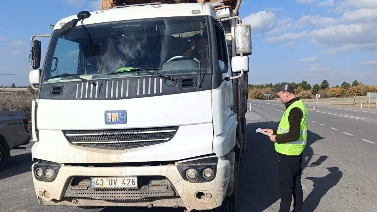Kütahya'da orman emvali taşıyan araçlara mobil denetim
