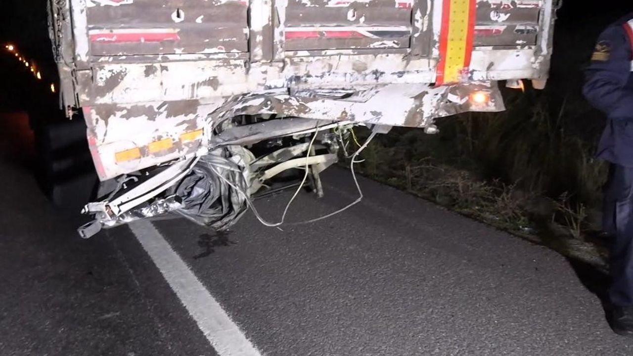 Kütahya'da Trafik Kazası: 1 Ölü, 1 Yaralı