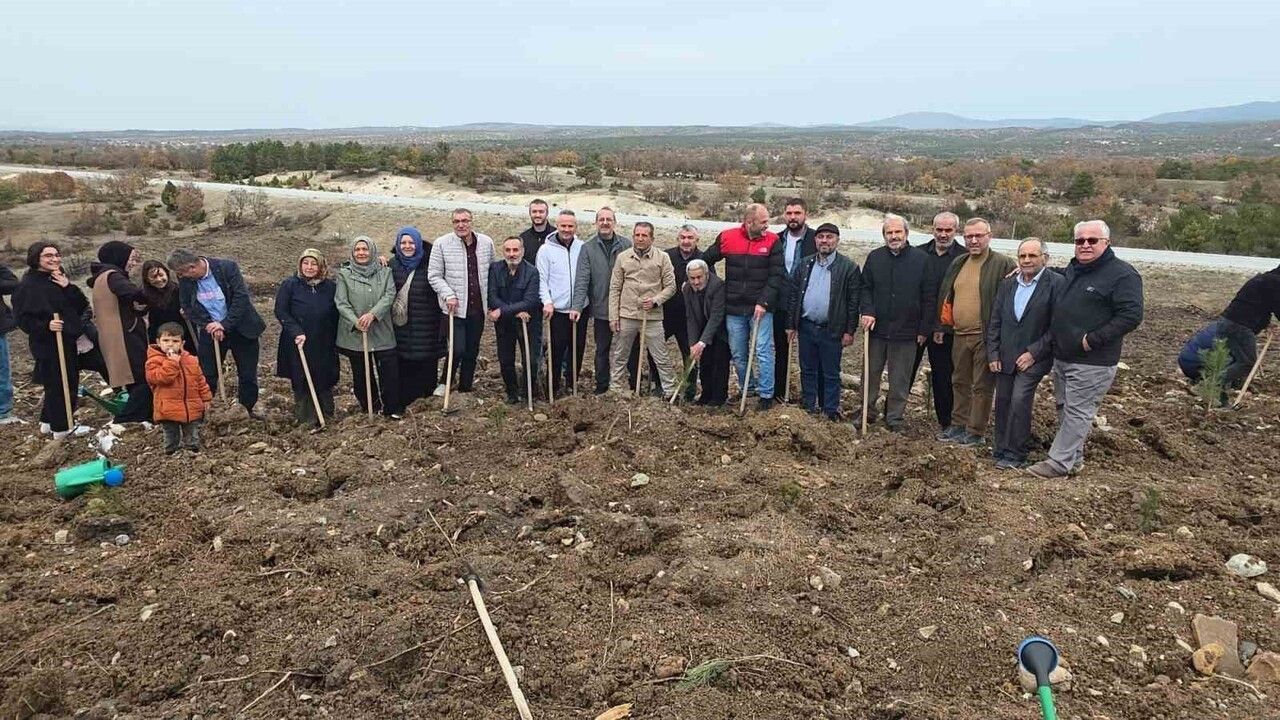 Kütahya’da Yusuf Sezai Sevil anısına 400 fidanla hatıra ormanı kuruldu