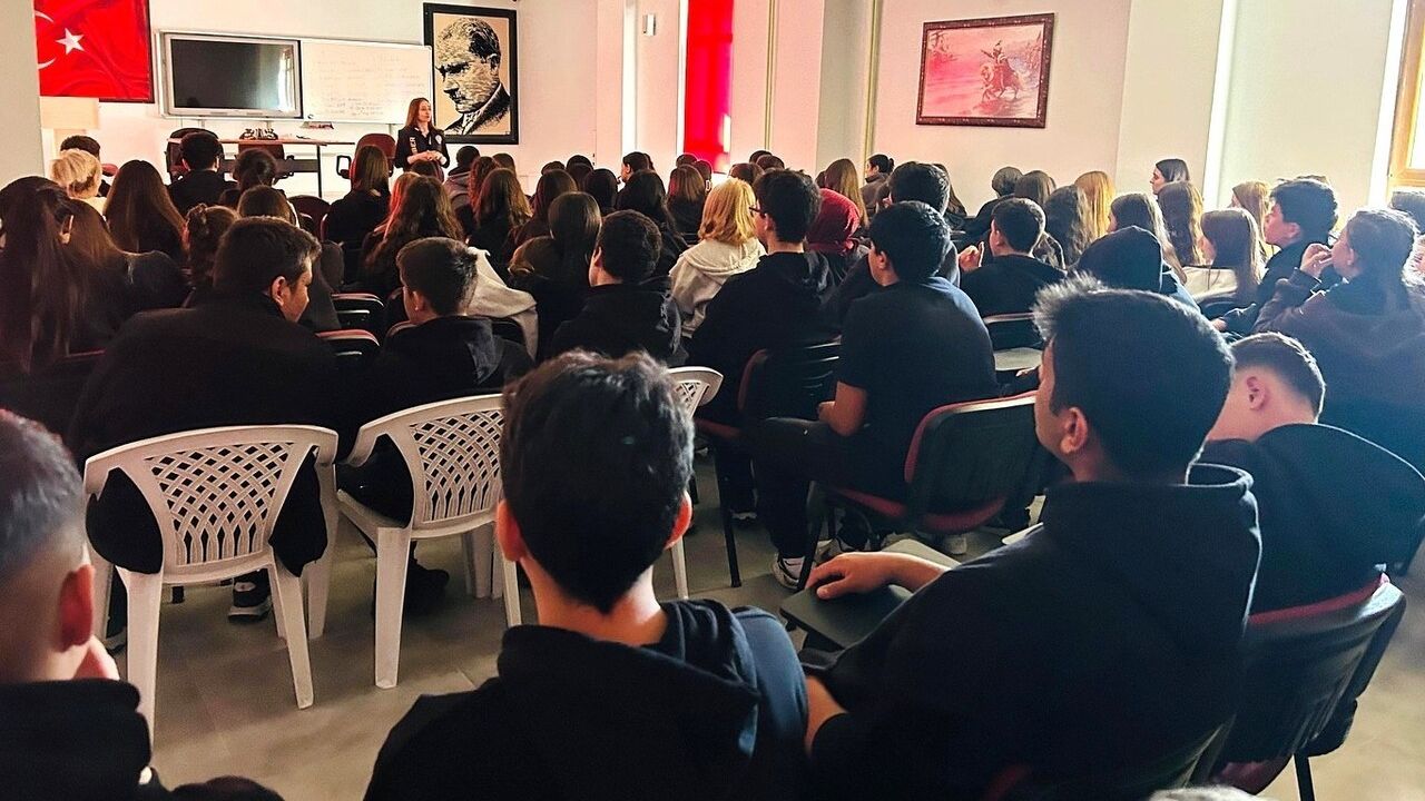 Kütahya Emniyeti öğrenciler için siber güvenlik semineri düzenledi
