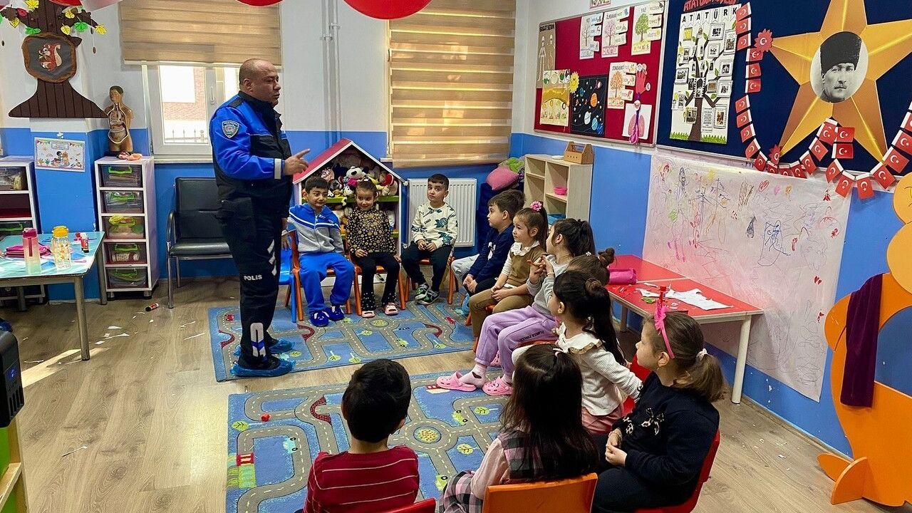 Kütahya İl Emniyet Müdürlüğü’nden öğrencilere güvenlik eğitimi