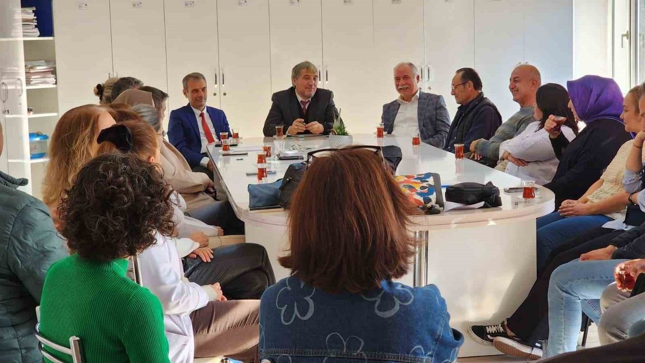 Kütahya İl Millî Eğitim Müdürü Mustafa Yılmaz öğretmenlerle bir araya geldi