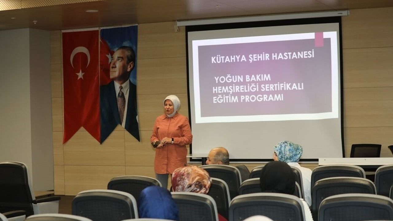 Kütahya Şehir Hastanesi'nde Yoğun Bakım Hemşireliği Sertifikalı Eğitim Programı