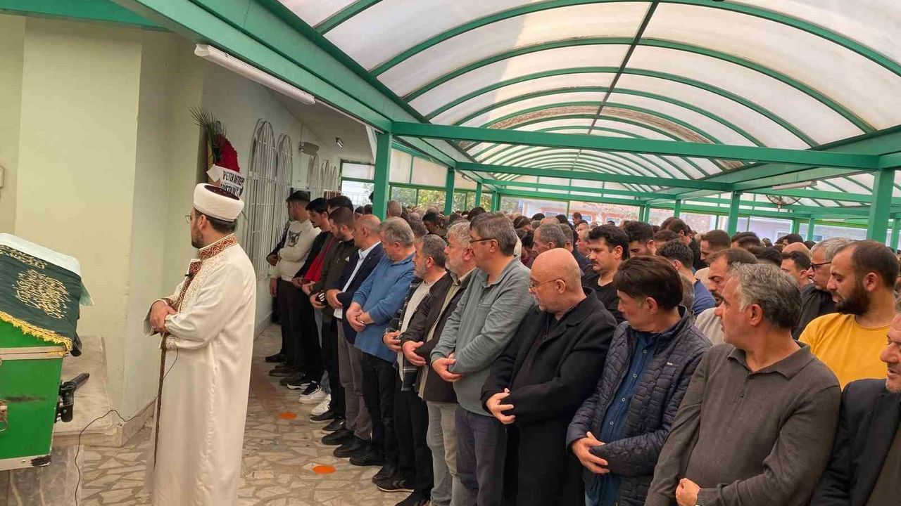 Kuzey Marmara Otoyolu kazasında hayatını kaybeden Uğurcan Evcek Kocaeli'de defnedildi