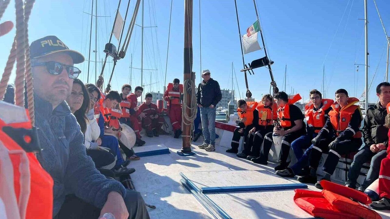 Liseli denizciler Avrupa'da su kirliliğini inceleyecek