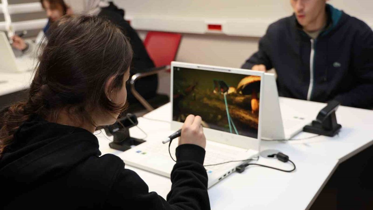 Liseli Öğrenciler Düzce Üniversitesi Kampüsünü Gezdi