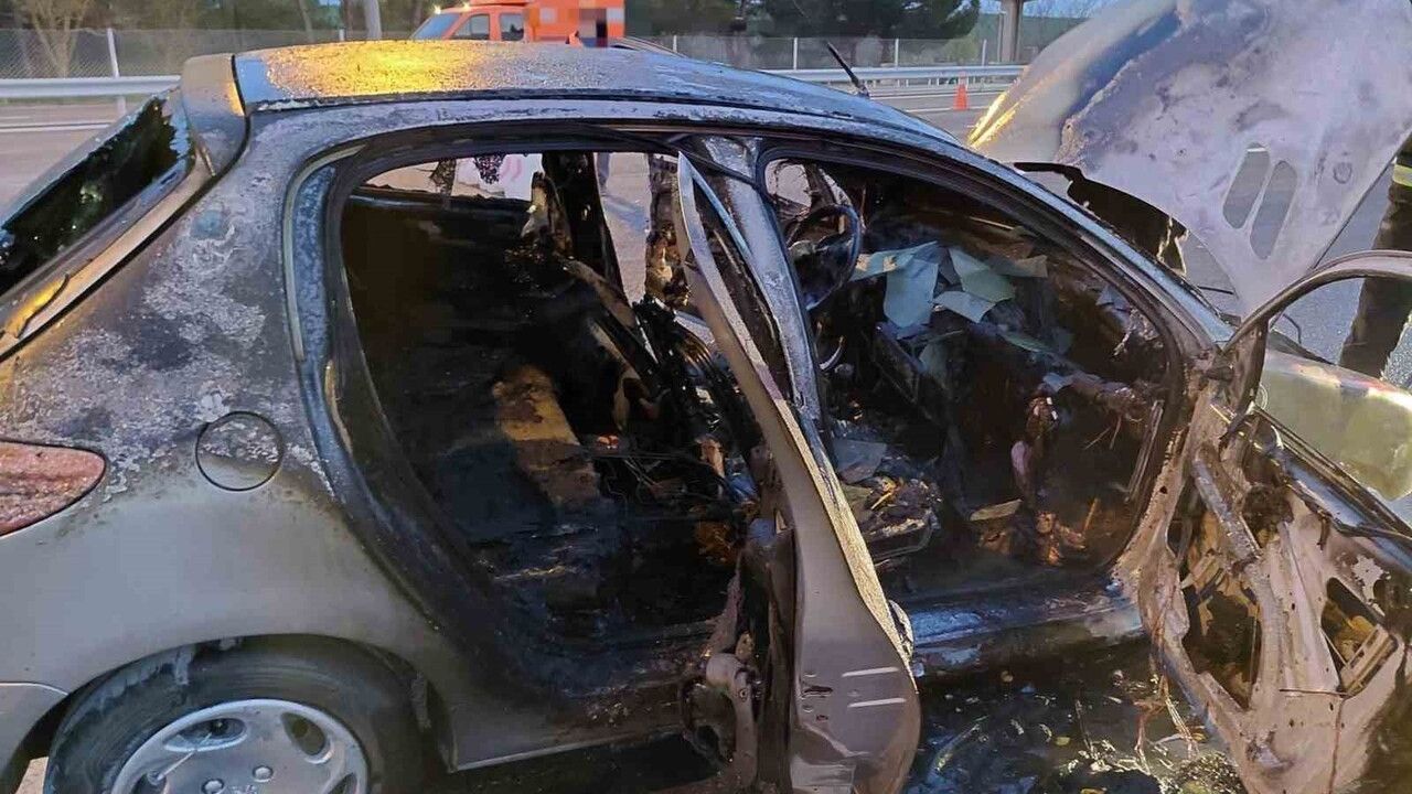 Lüleburgaz'da seyir halindeki otomobil alev aldı — itfaiye müdahale etti