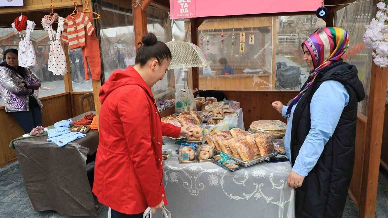 Maharetli Eller Pazarı Kasım'da Yeniden İlgi Çekti