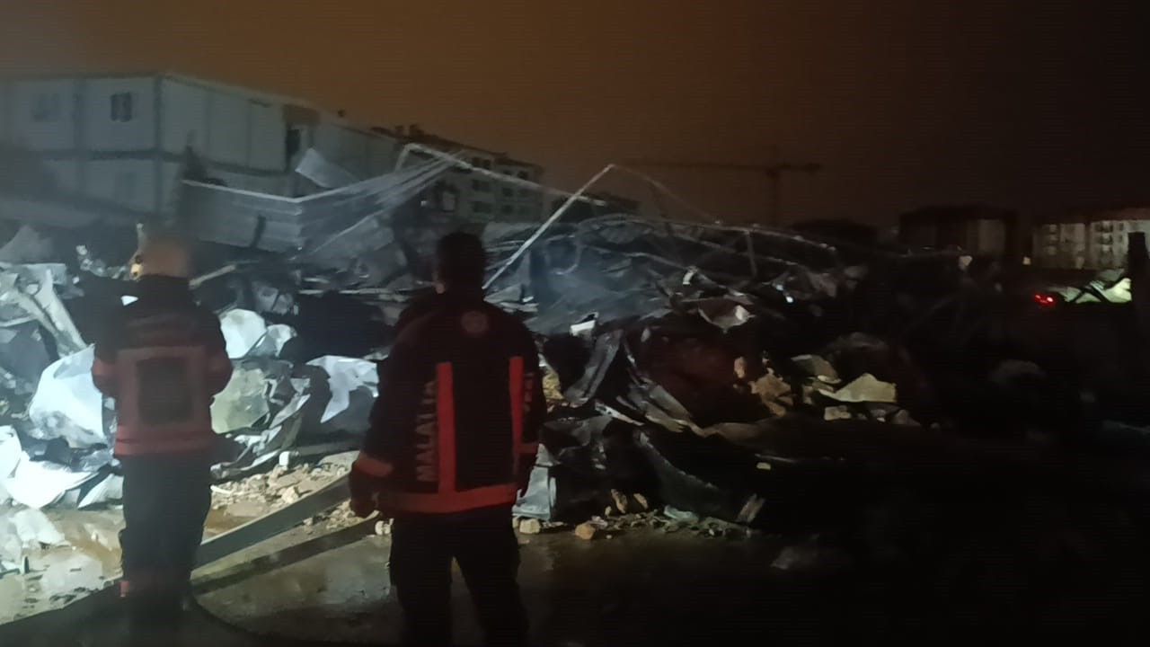 Malatya Battalgazi'de şantiye yemekhane bölümünde yangın