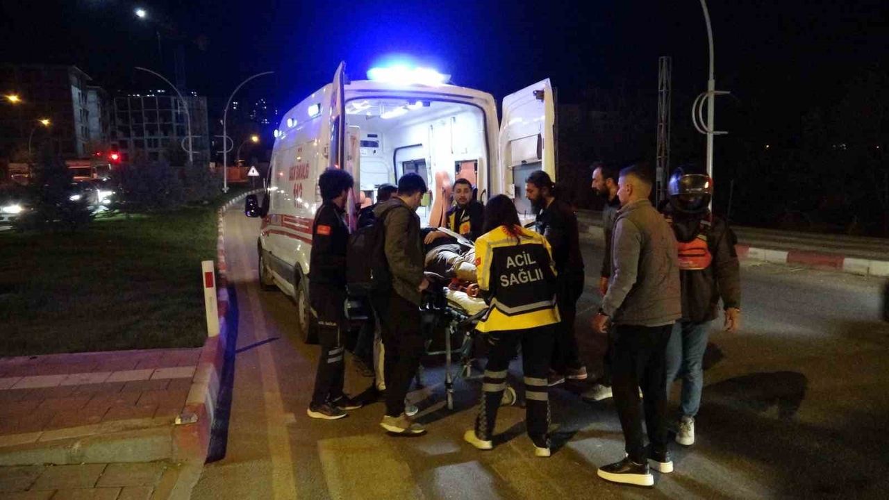 Malatya'da Çöşnük Kavşağı'nda iki otomobil çarpıştı: 3 yaralı