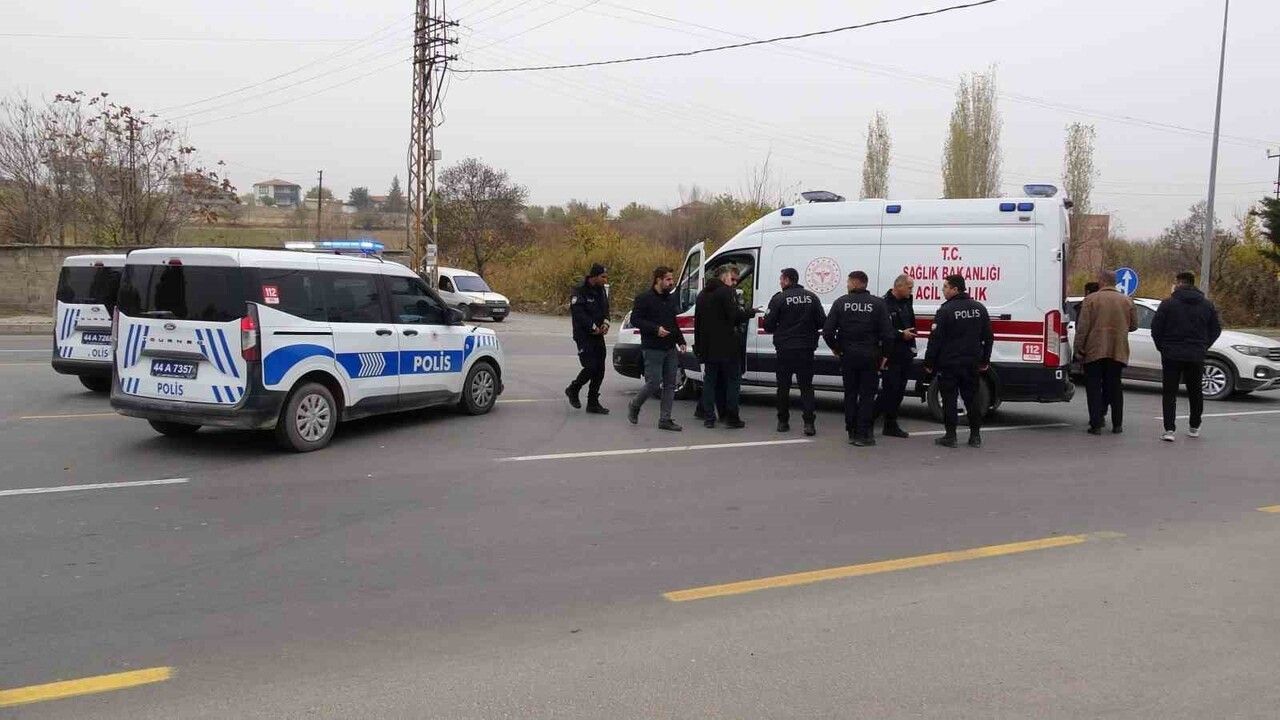 Malatya'da ekip otosunda rahatsızlanan polis memuru hastaneye kaldırıldı