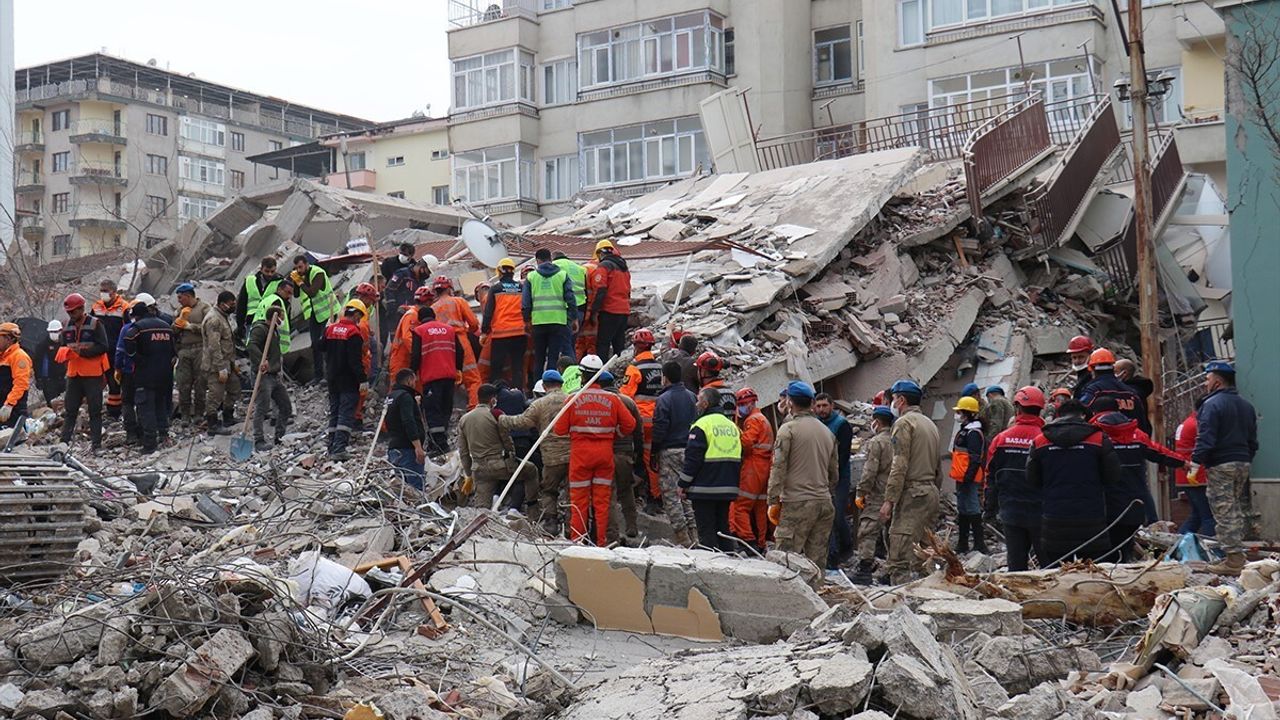 Malatya'da Güner Sitesi A1 Blok davasında karar: 7 sanığa hapis, 3 tutuklama