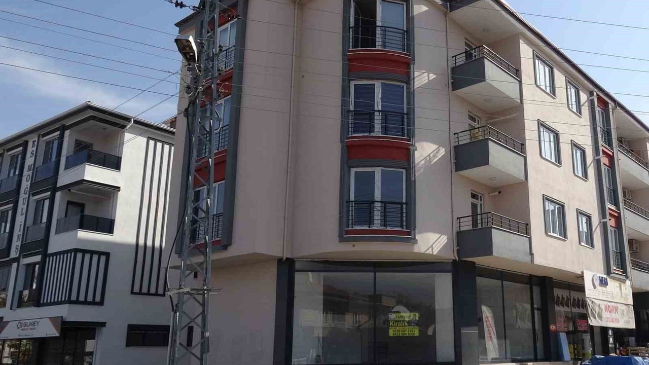 Malatya'da misafirlikte balkondan düşen infaz koruma memuru hayatını kaybetti