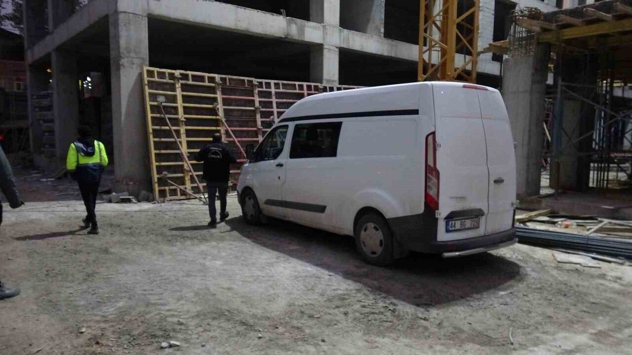 Malatya'da şantiyede spiral makinesiyle elinden yaralanan işçi hastaneye kaldırıldı