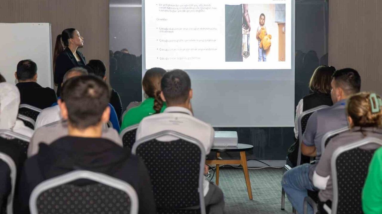 Manavgat Belediyesi'nden turizm çalışanlarına cinsel istismar ve taciz eğitimi