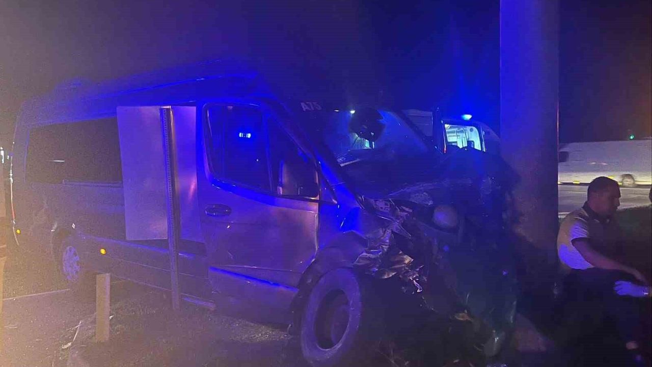 Manavgat'ta kavşakta çarpışma: 4 yaralı