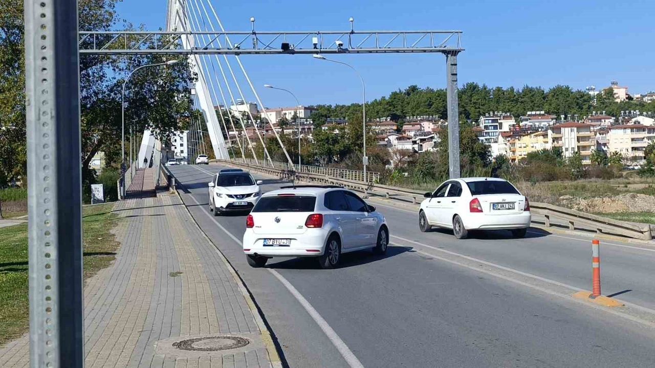 Manavgat'ta köprü girişinde yaya çarpması: yaralı