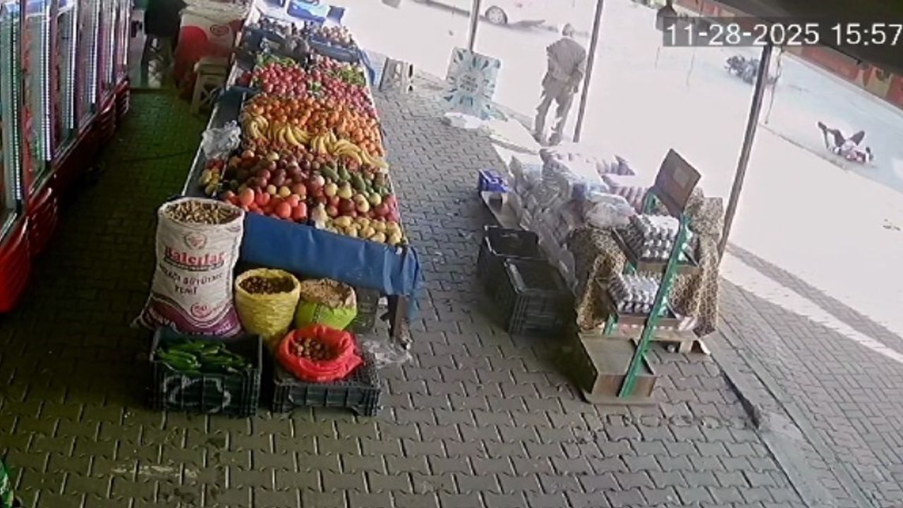 Manavgat'ta motosiklet otomobile çarptı: Sürücü metrelerce havaya savruldu