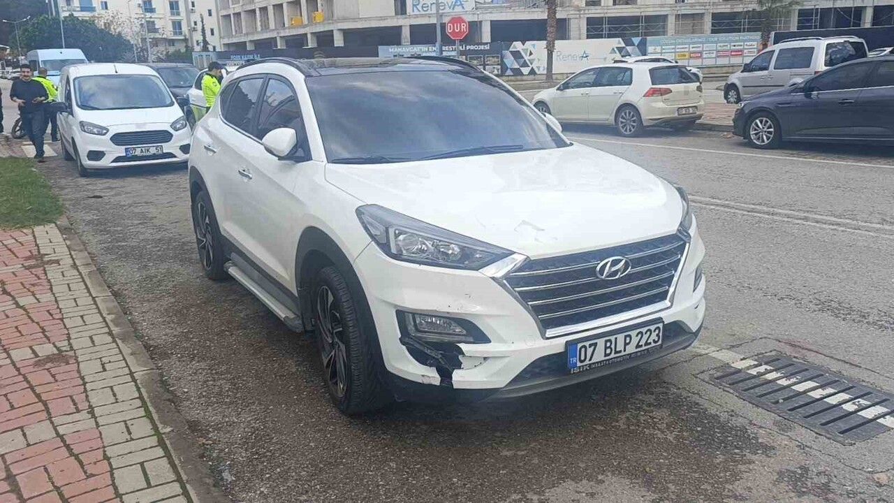 Manavgat'ta otomobille çarpışan motosiklet sürücüsü tedaviyi reddetti