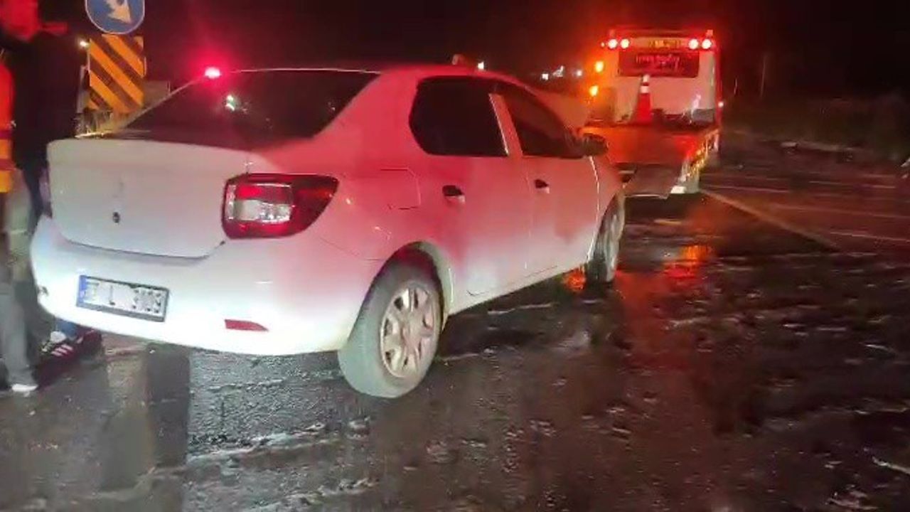 Manavgat'ta Trafik Kazası: İki Otomobil Çarpıştı, 3 Yaralı