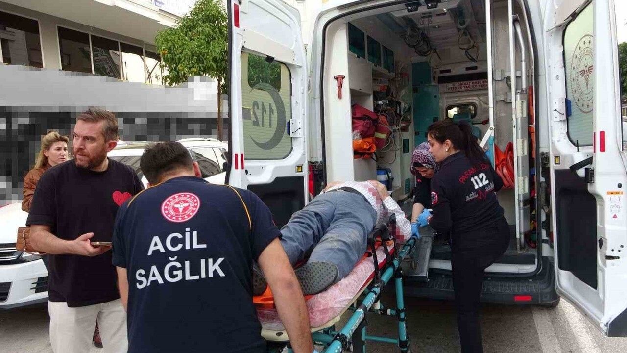Manavgat'ta yaya otomobil çarpması: Bir kişi ağır yaralandı