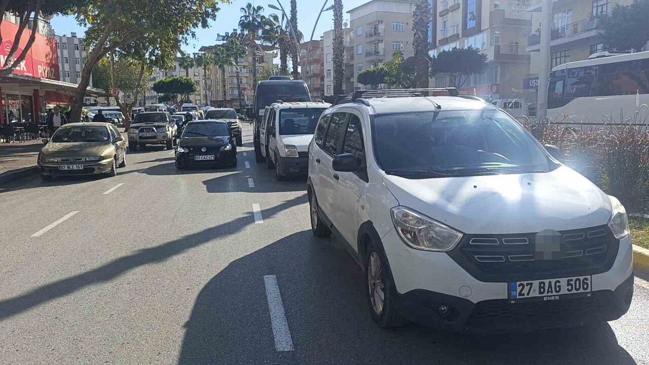 Manavgat’ta zincirleme kaza: 3 araç, 1 yaralı