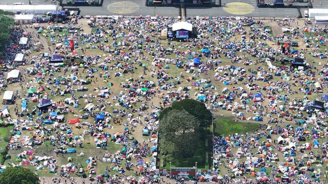 Manila’da 650 binden fazla kişi sel projeleri yolsuzluğu iddiasıyla sokakta