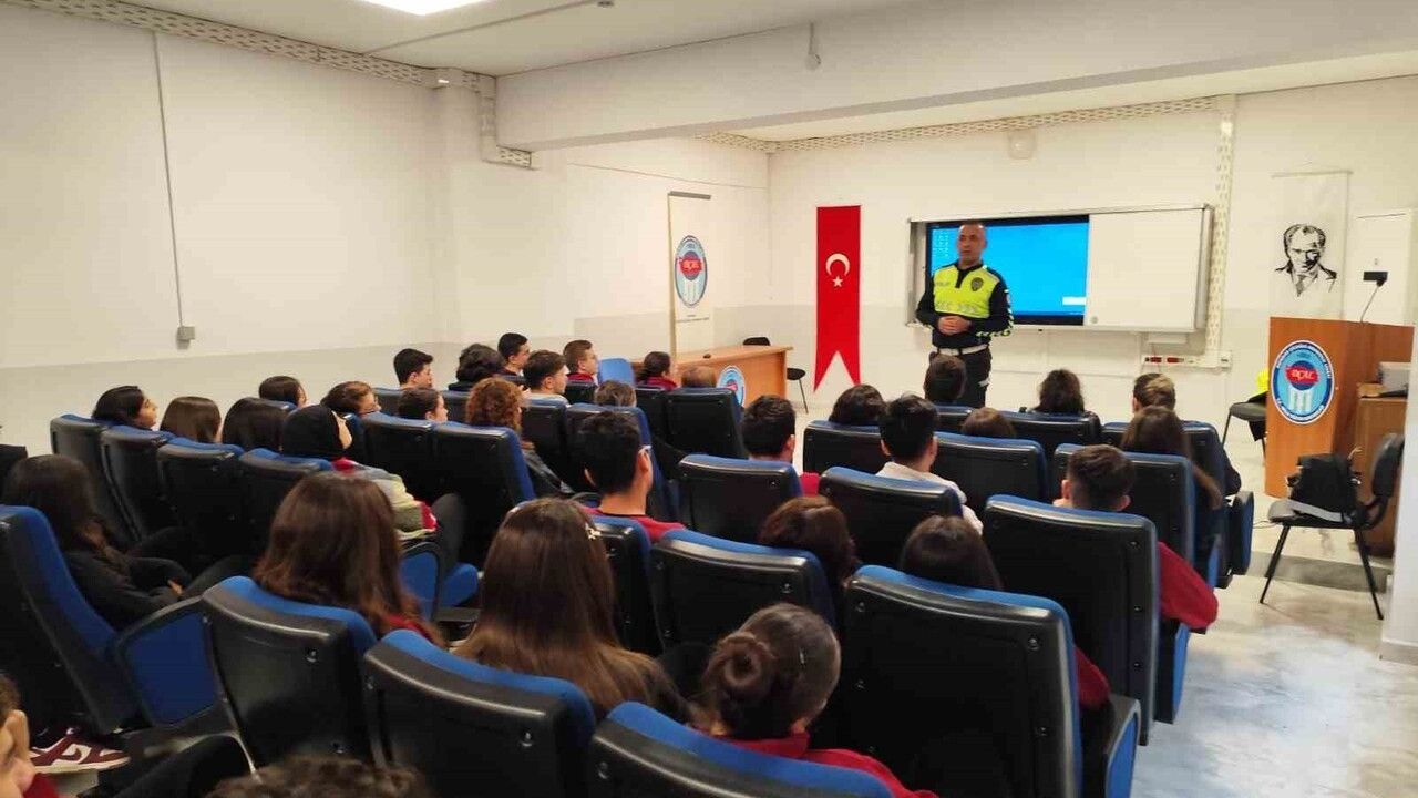 Manisa'da 700 Kişiye Suç Önleme ve Farkındalık Eğitimi