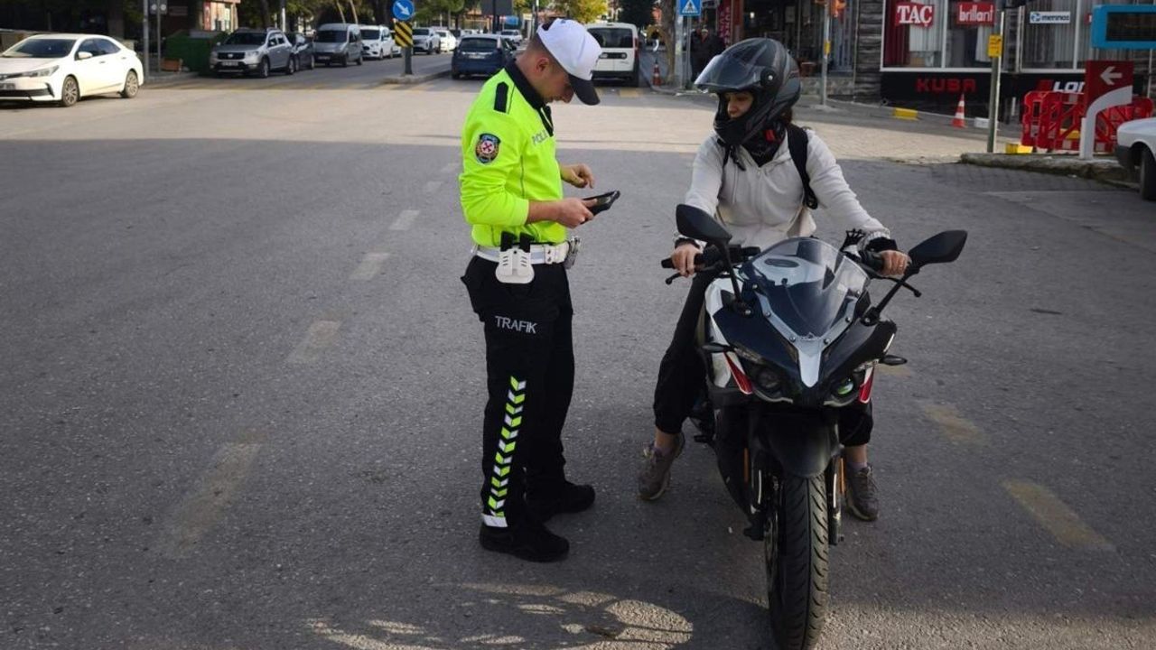 Manisa'da Motosiklet ve Film Cam Denetimi