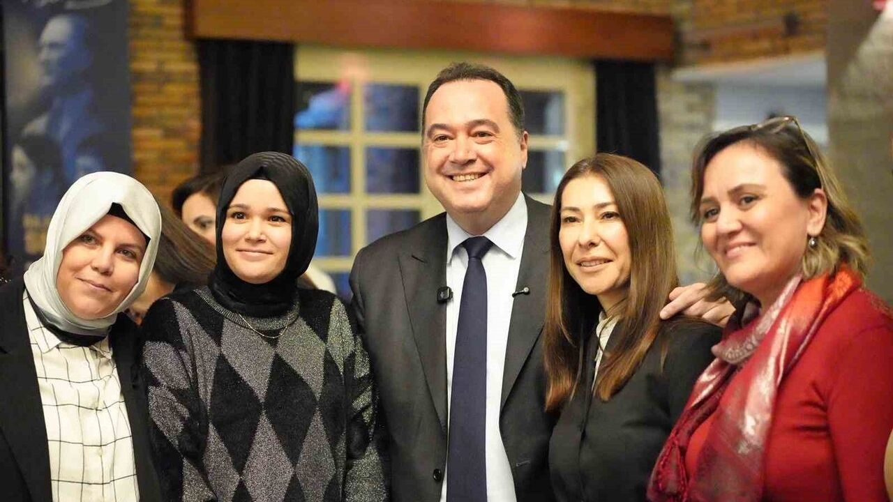 Manisa'da Öğretmenlere Çifte Müjde: Maaş ve Ulaşım Desteği