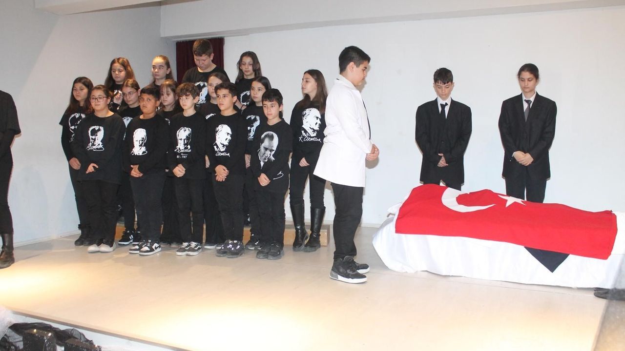 Manyas'ta Atatürk erken anıldı