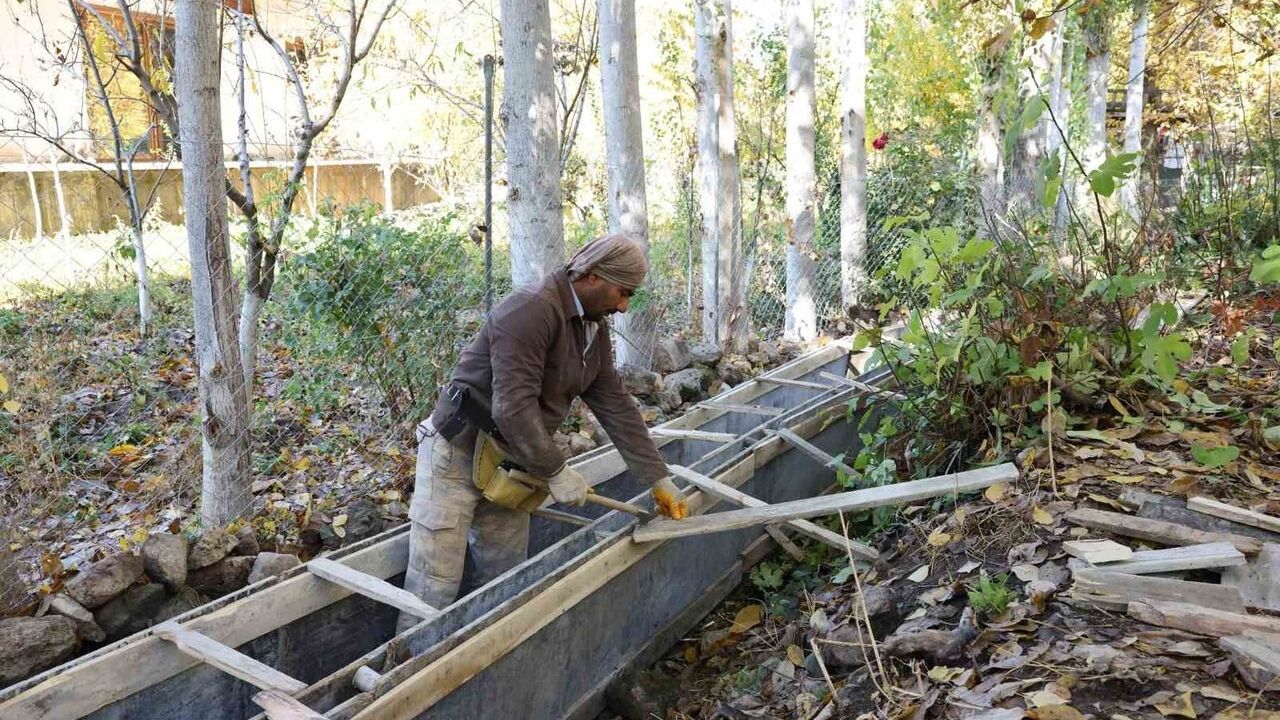 Mardin Büyükşehir, Savur Gazi Mahallesi'nde 600 Metrelik Sulama Kanalını Yeniliyor