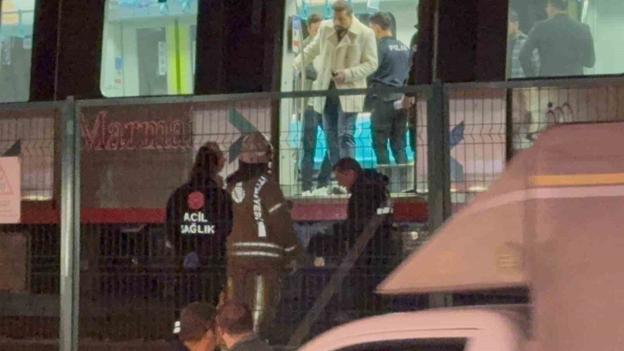 Marmaray Küçükçekmece durağında raylara atlayan kişi yaşamını yitirdi