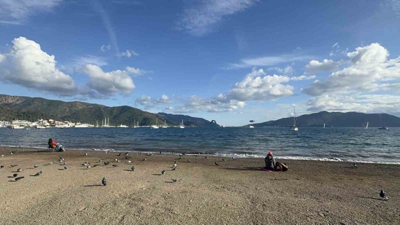 Marmaris'te güneşli günler: Sahiller doldu taştı