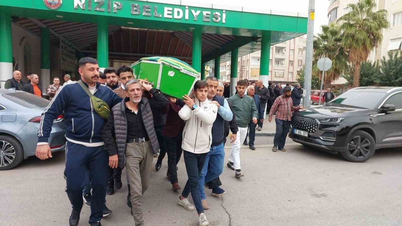 Marmaris'te motosiklet kazasında hayatını kaybeden 25 yaşındaki Cengiz Can Nizip'te defnedildi