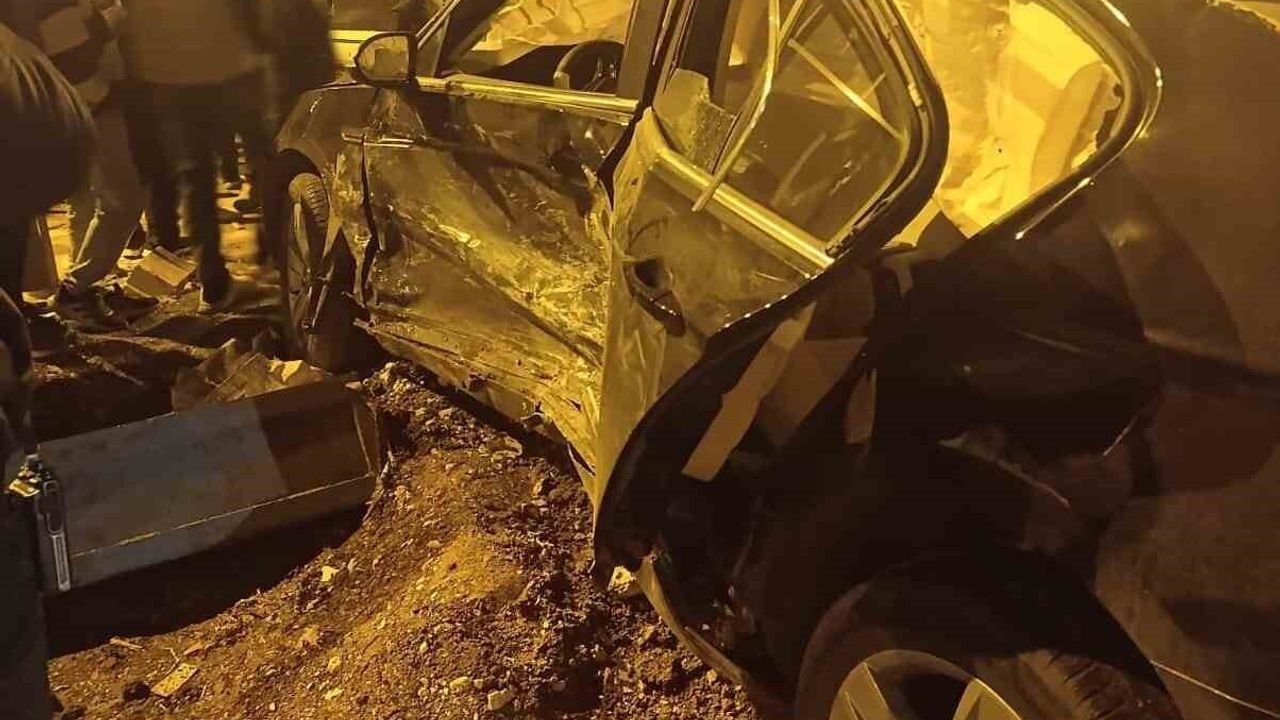 Mazıdağı'nda iki aracın çarpışması: 3 yaralı